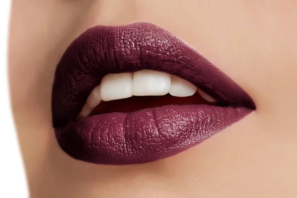 Hermoso Maquillaje Glamour Labios Color Burdeos Lápiz Labial Cara Una — Foto de Stock