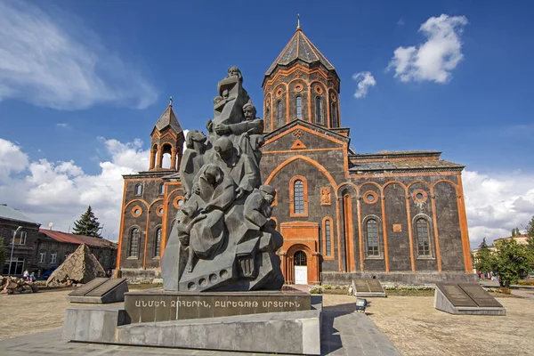 Memorial Victims Earthquake 1988 Reconstructed Holy Saviours Church Background Gyumri — Stock Photo, Image