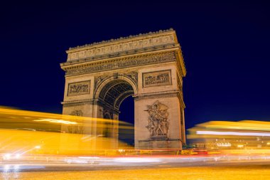 De Triomphe'ye (Zafer Takı) gece, Paris, Fransa, soyut trafik ışıkları ile Champs Elysees de ark. Mimari ve sınır taşı-in Paris. Yer Charles de Gaulle Paris Kartpostalı