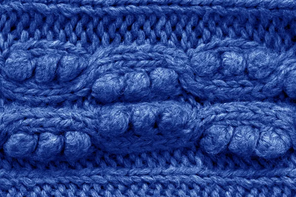 针织质感 羊毛制成的花纹织物 复制空间 手工毛衣纹理 针织羊毛图案 蓝色背景 — 图库照片