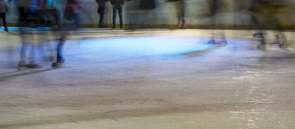 Abstrakta Suddig Scenen Människor Skate Ishallen Natt Staden Jerevan Armenien — Stockfoto