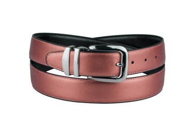 Beyaz arka plan üzerinde izole parlak krom metal toka ile moda erkekler sedefli pişmiş toprak deri emniyet kemerlerinizi bağlayın