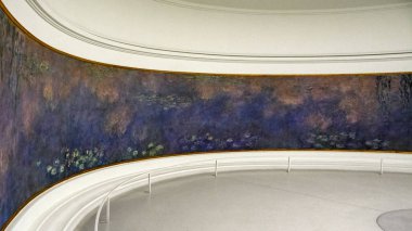 Paris, Fransa - 11 Kasım 2018: Soyut bakış açısı Claude Monet'nin nilüferler Muse de l'Orangerie içinde bir bakış. İnsanlar meditasyon atılmak için geldiği yer burası