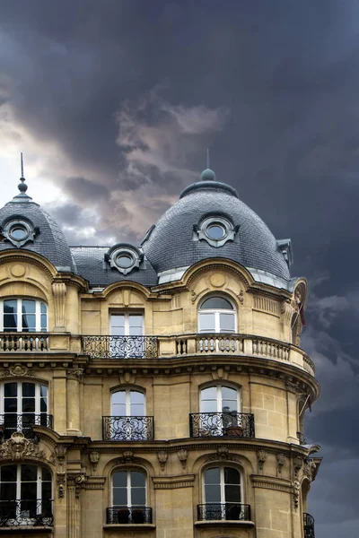 Maison Classique Paris Vue Sous Ciel Nuageux Spectaculaire France — Photo
