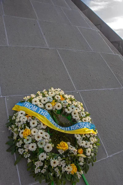 Une Couronne Riksdag Suédois Mémorial Génocide Arménien Tsitsernakaberd Vue Angle — Photo