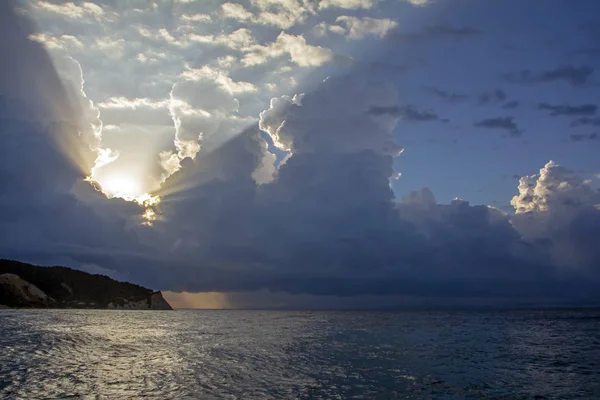 Yunanistan Pitoresk Akdeniz Ereikousa Adasında Deniz Üzerinde Güzel Gündoğumu Ile — Stok fotoğraf