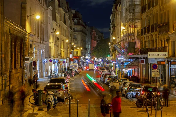 Paris França Novembro 2018 Trânsito Movimentado Carros Estacionados Rue Montmartre — Fotografia de Stock