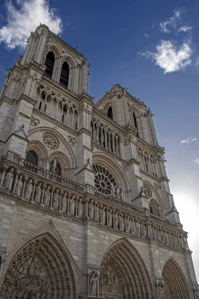 Szajna Folyó Mentén Elhelyezkedő Notre Dame Paris Alacsony Látószögű Nézet — Stock Fotó