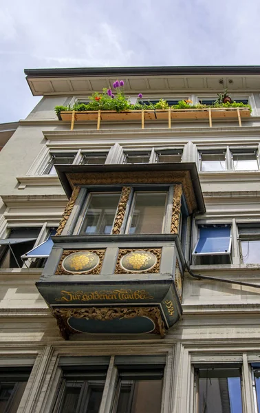 Zurich Switzerland June 2015 Gold Colored Hanging Vintage Balcony City — ストック写真