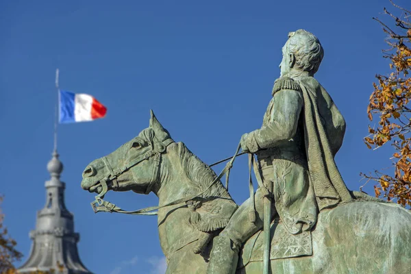 Monumento Simon Bolivar Leader Politico Sudamericano Parigi Francia Con Bandiera — Foto Stock