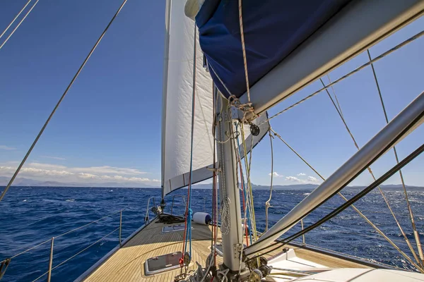 Belle Scène Avec Mer Profonde Bleu Marine Île Mystérieuse Sur — Photo