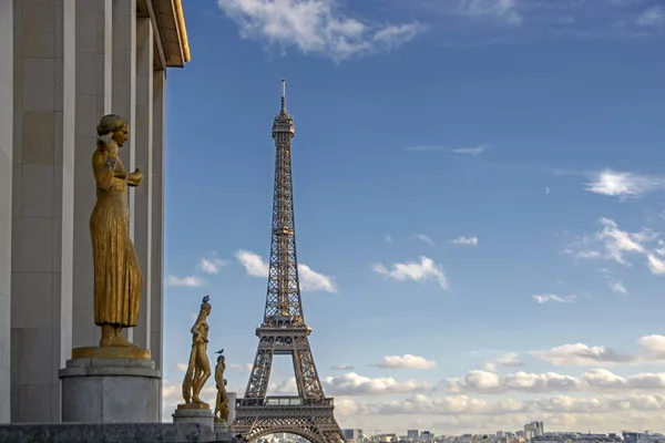 Gouden Standbeelden Palais Chaillot Met Uitzicht Eiffel Toren Parijs Frankrijk — Stockfoto