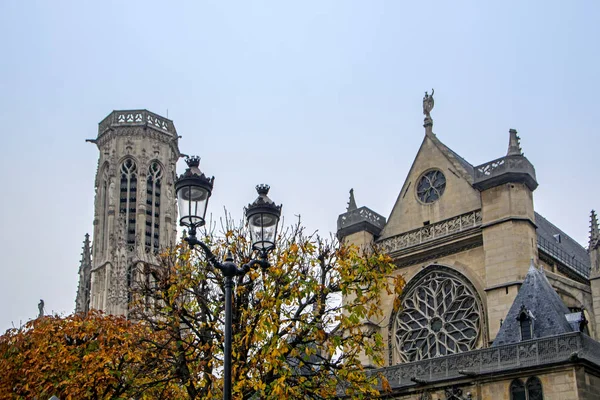 Iglesia Gótica Saint Germain Auxerrois Con Árboles Otoñales Farola Vintage —  Fotos de Stock