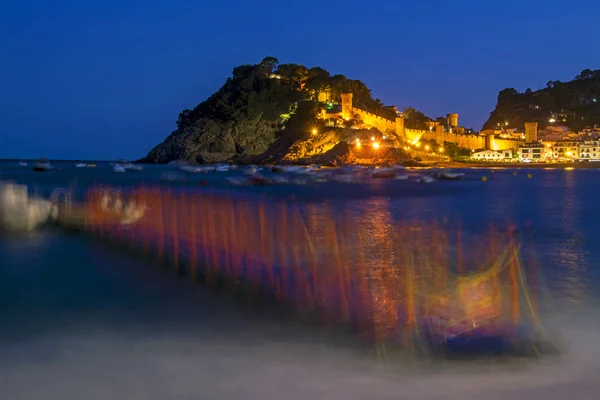 Скала Древним Замком Тосса Мар Ночью Испания Движением Размытого Плавающего — стоковое фото