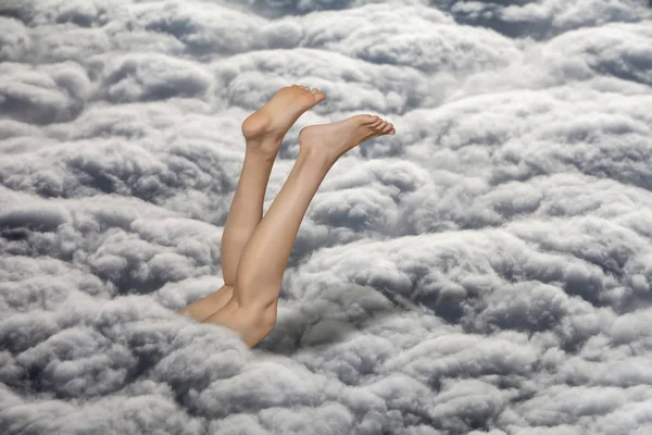 Cena Surreal Com Mulher Pular Nuvens Vista Aérea Belas Pernas — Fotografia de Stock