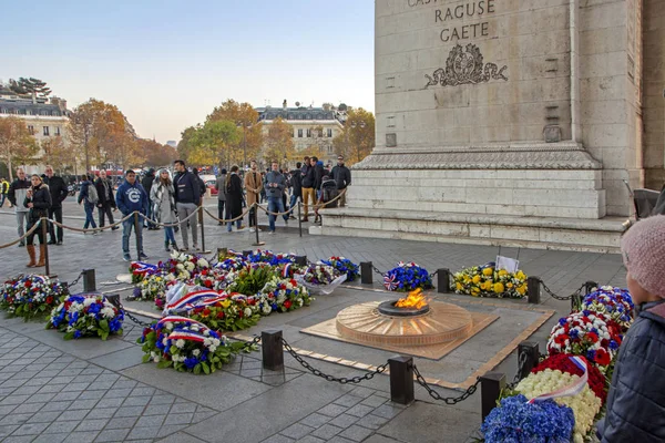 Paris France Novembre 2018 Flamme Éternelle Tombe Soldat Inconnu Entourée — Photo