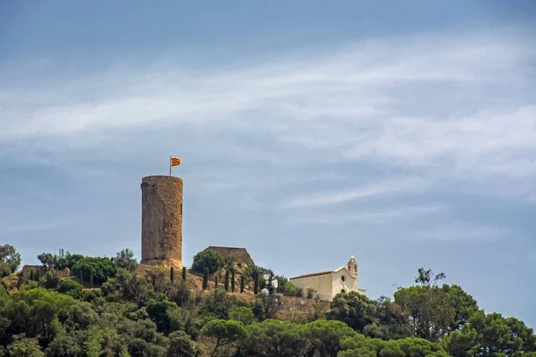 Castell Sant Joan Blanes Catalonian Flag Tower Green Hill Blue — Stock Photo, Image