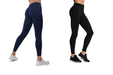 Mavi ve siyah spor taytlı iki güzel ince kadın bacağı ve beyaz arka planda izole edilmiş koşu ayakkabıları. Şık kıyafetler, spor, güzellik, moda ve ince bacaklar kavramı