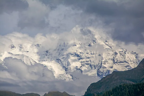 Záhadná Hora Mannlichen Vidět Skrz Mraky Pohled Beatenbergu Švýcarsko — Stock fotografie