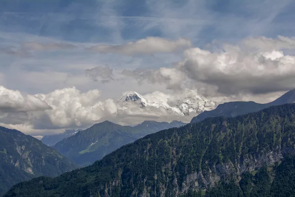 Záhadná Hora Mannlichen Vidět Skrz Mraky Pohled Beatenbergu Švýcarsko — Stock fotografie