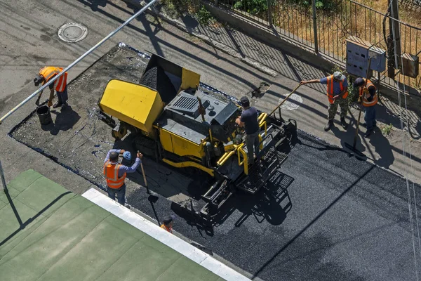 Aerial View Road Workers Orange Uniform Repairing Asphalt Covering Yellow — Stock Photo, Image