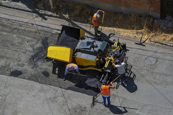 Aerial View Road Workers Orange Uniform Repairing Asphalt Covering Yellow — Stock Photo, Image