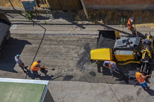 Aerial View Road Workers Orange Uniform Repairing Asphalt Covering Yellow — Stock Photo, Image