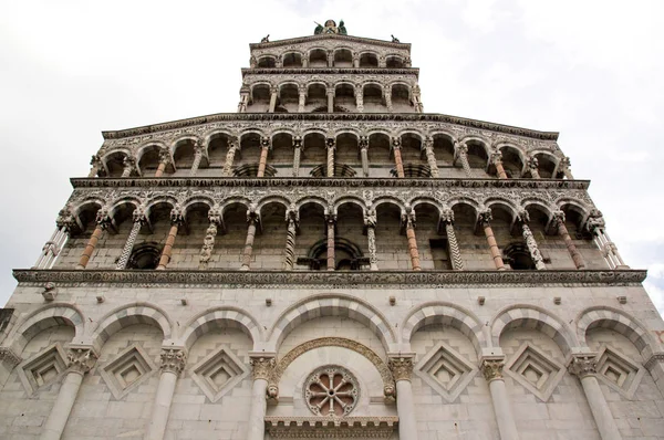 Церковь Сан Мишель Форо Лукка Тоскана Италия Главный Фасад — стоковое фото