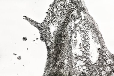 su dans ediyor. Çeşme