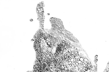 su dans ediyor. Çeşme