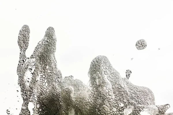 su dans ediyor. Çeşme