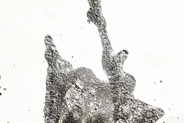 su dans ediyor. Çeşme