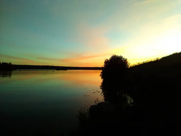 Ηλιοβασίλεμα Στον Ποταμό Στο Χωριό — Φωτογραφία Αρχείου