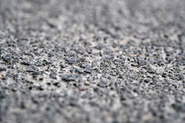 Bulanık kenarlı asfalt yakın çekim.