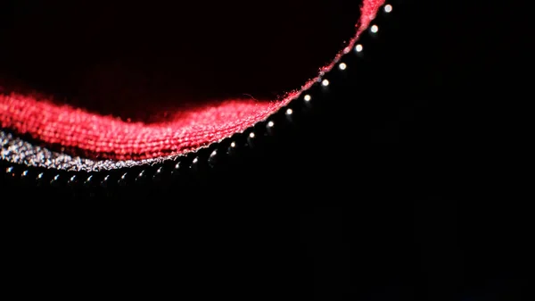 Zipper Pada Jaket Merah Setengah Terkunci Latar Belakang Dengan Ruang — Stok Foto