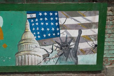 Tahran, Iran, yaklaşık Nisan 2018: ABD sermaye city, Iran'ın, Tehran duvara bizi Den casusluk Propaganda boyama