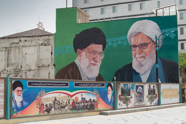Iran, Tahran, yaklaşık Nisan 2018: Başkan Sayyid Ali Hosseini Hamaney ve Seyyid Imam Ruhullah Musavi Khomeini duvarda bir propaganda Tahran, İran'ın İran ülke olarak görüntülenir