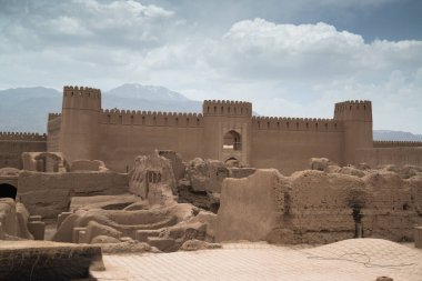 Kirman Eyaleti, Iran eski adobe kalede Rayen Castle (Arg-e Rayen Farsça) olduğunu.