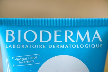 Bratislava, Slovakya, 3 Temmuz 2018: Bioderma Photoderm sonrası güneş süt logosuna