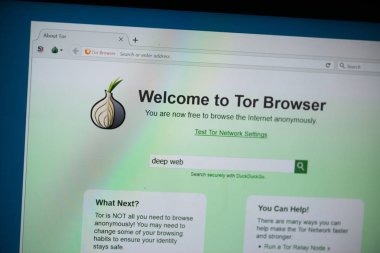 Bratislava, Slovakya, 3 Temmuz 2018: Tor tarayıcı derin web metin ara kutusuna ile dizüstü bilgisayar ekranında