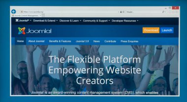 Bratislava, Slovakya, 6 Temmuz 2018: Joomla web sayfasında dizüstü bilgisayar monitörü