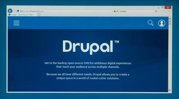 노트북 화면에 슬로바키아 2018 Drupal 페이지 — 스톡 사진