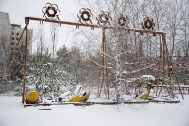 Terk edilmiş Bahçesi Chernobyl, karla kaplı