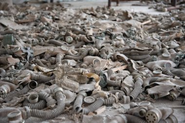 Chernobyl, katta birçok eski gaz maskeleri