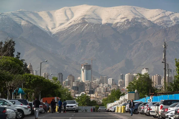 Tehran Iran April 2018 Tehran Skyline View Alborz Mountains Background — Stock Photo, Image