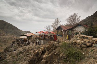 Darband, İran, 27 Nisan 2018: Kuzey Tahran'daki Darband köyünden Tochal Dağı'na Trek, İran