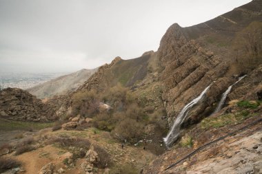 Darband, İran, 27 Nisan 2018: Kuzey Tahran'daki Darband köyünden Tochal Dağı'na Trek, İran