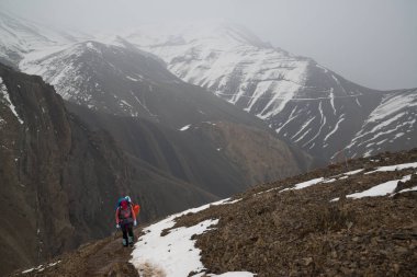 Darband, İran, 27 Nisan 2018: Kuzey Tahran'daki Darband köyünden Tochal Dağı'na Trek, İran