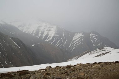 İran'ın tepeler güzel görkemli Dağları kar ile kaplı