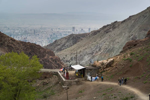 Darband Irán Abril 2018 Trek Montaña Tochal Desde Aldea Darband — Foto de Stock
